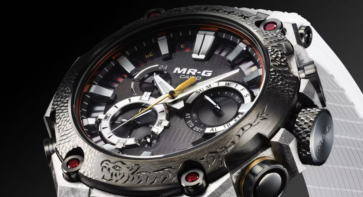 Bezel engraved with ferocious tiger design